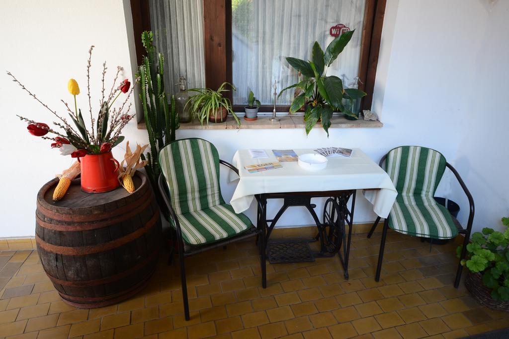 Bed and Breakfast Eden Panzio Еґер Екстер'єр фото