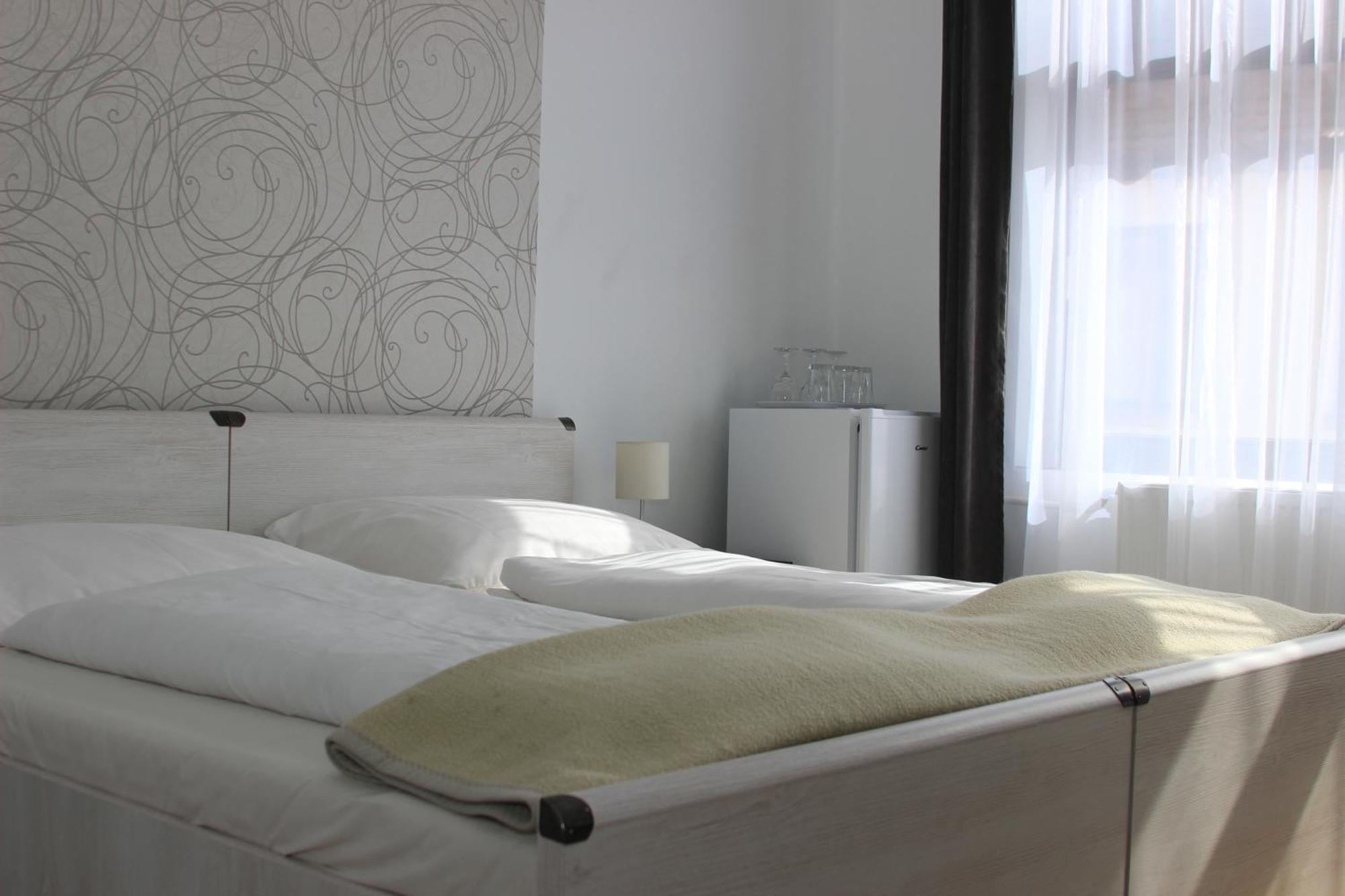 Bed and Breakfast Eden Panzio Еґер Екстер'єр фото