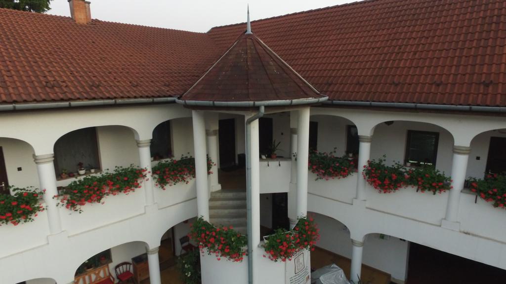 Bed and Breakfast Eden Panzio Еґер Екстер'єр фото