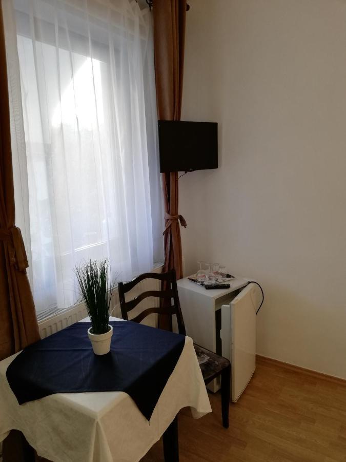 Bed and Breakfast Eden Panzio Еґер Екстер'єр фото